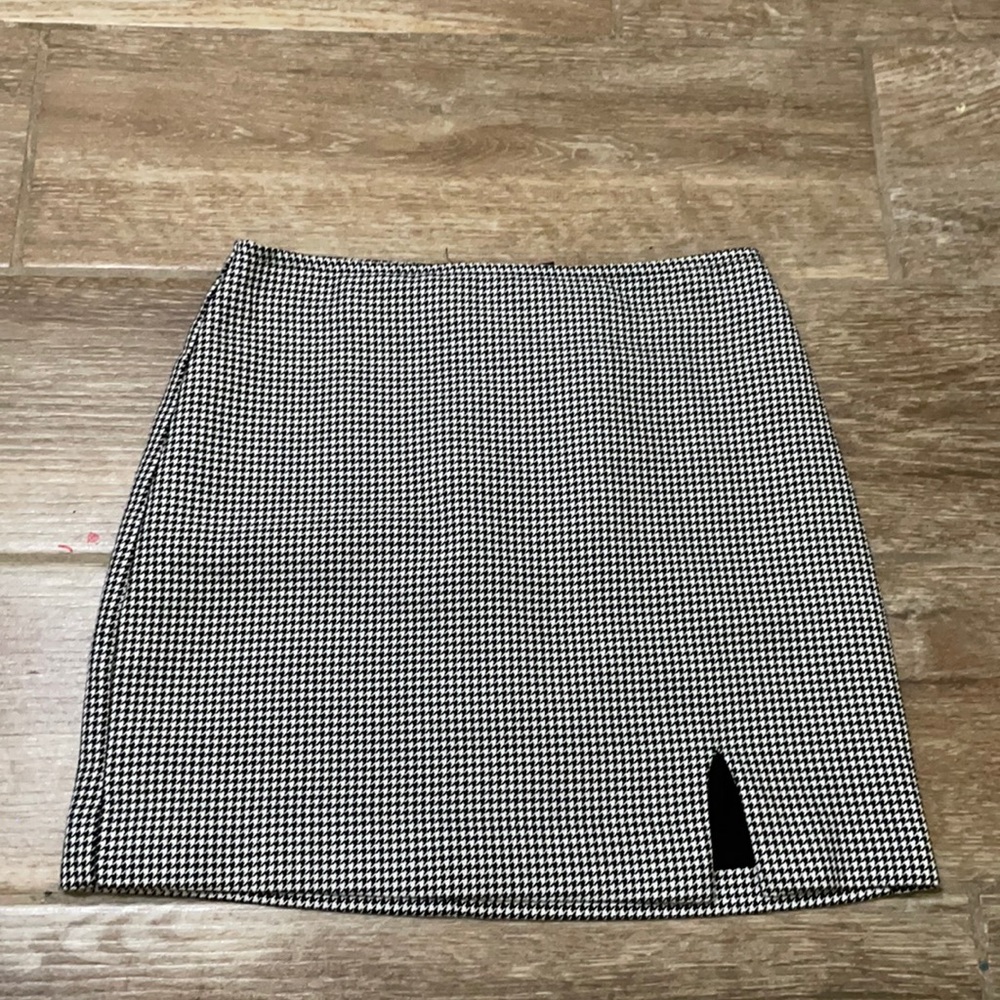 Cute small black and white mini skirt